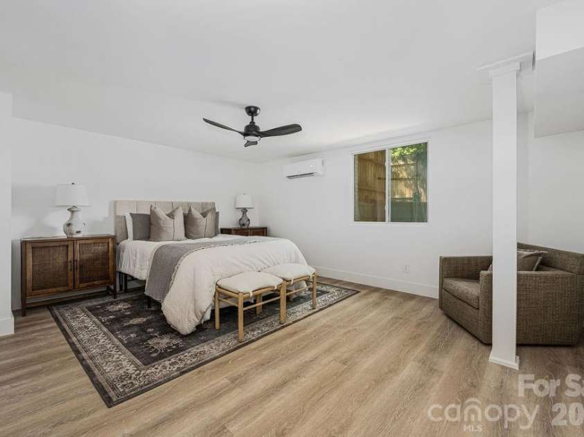 911 Woodlawn Road, Charlotte, NC 28209.  MLS# CAR4380203, YatesRealty ID 29857. 