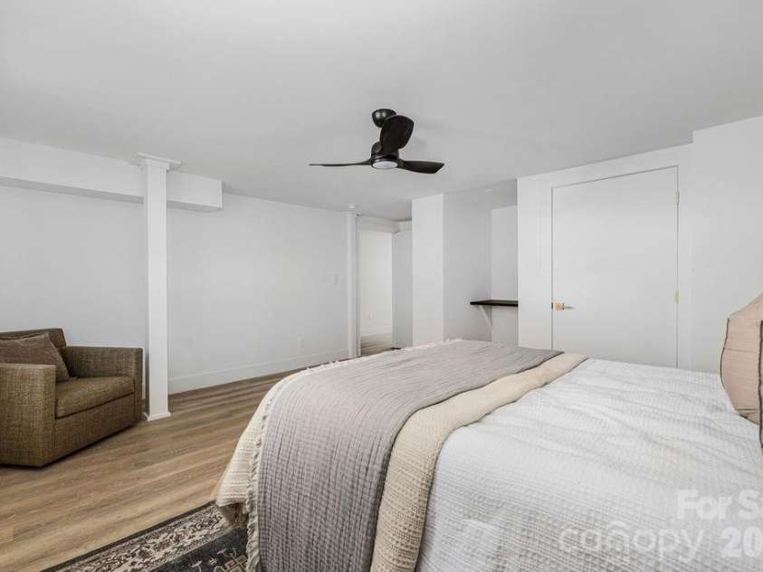 911 Woodlawn Road, Charlotte, NC 28209.  MLS# CAR4380203, YatesRealty ID 29857. 