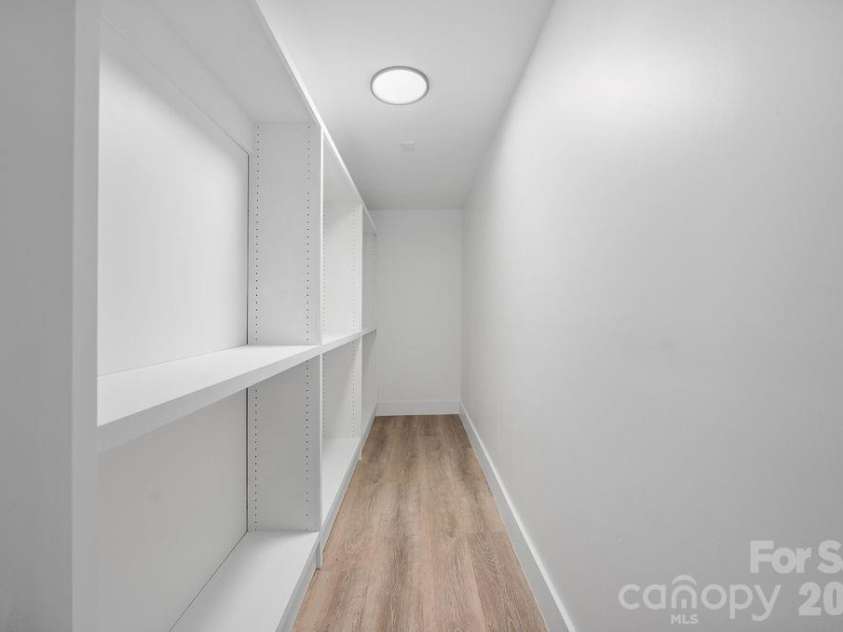 911 Woodlawn Road, Charlotte, NC 28209.  MLS# CAR4380203, YatesRealty ID 29857. 