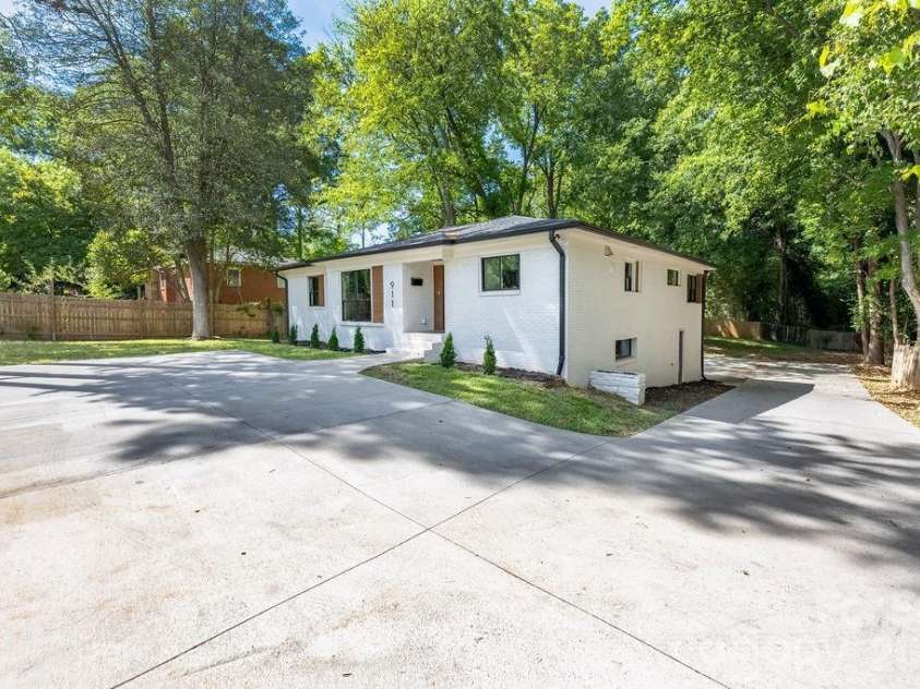 911 Woodlawn Road, Charlotte, NC 28209.  MLS# CAR4380203, YatesRealty ID 29857. 