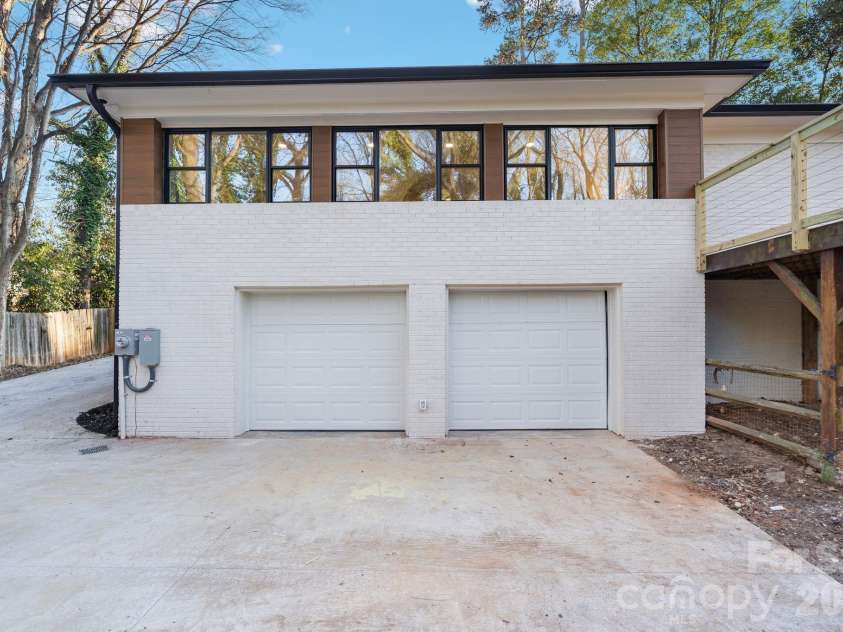 911 Woodlawn Road, Charlotte, NC 28209.  MLS# CAR4380203, YatesRealty ID 29857. 