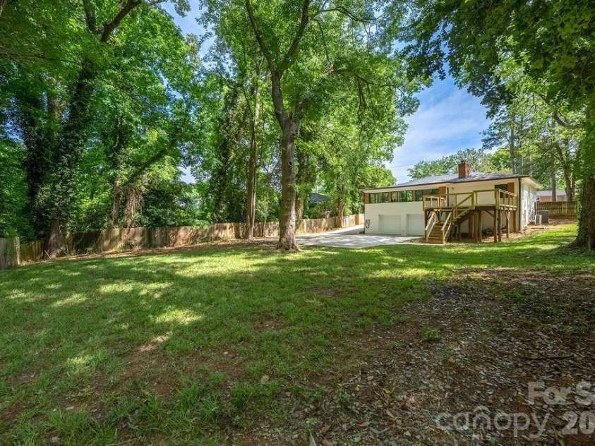 911 Woodlawn Road, Charlotte, NC 28209.  MLS# CAR4380203, YatesRealty ID 29857. 