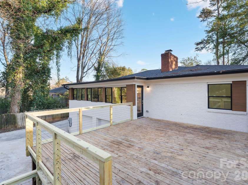 911 Woodlawn Road, Charlotte, NC 28209.  MLS# CAR4380203, YatesRealty ID 29857. 