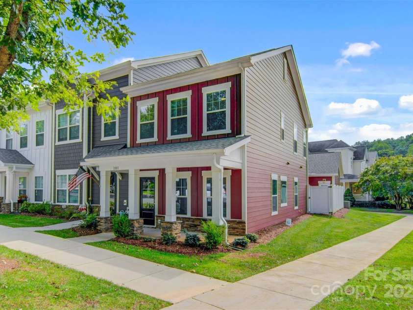 1801 Edgewater Drive, Conover, NC 28613.  MLS# CAR4278463, YatesRealty ID 29859. 