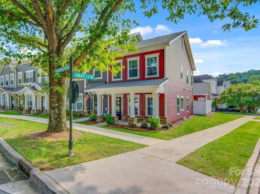 1801 Edgewater Drive, Conover, NC 28613.  MLS# CAR4278463, YatesRealty ID 29859. 