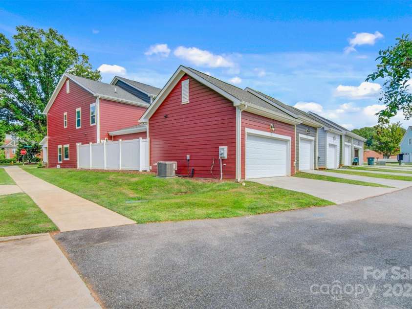 1801 Edgewater Drive, Conover, NC 28613.  MLS# CAR4278463, YatesRealty ID 29859. 