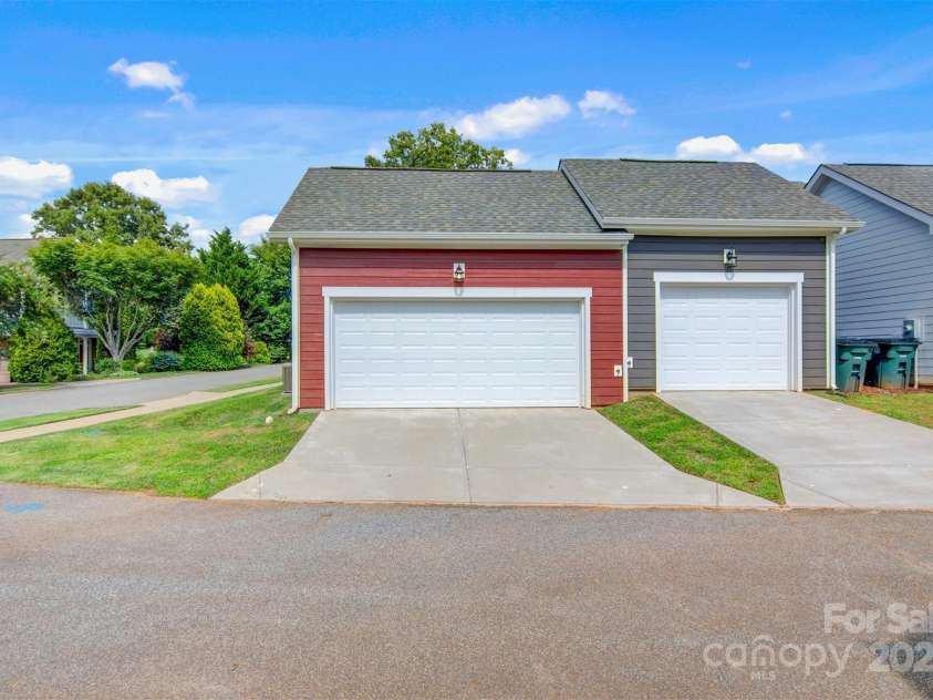 1801 Edgewater Drive, Conover, NC 28613.  MLS# CAR4278463, YatesRealty ID 29859. 