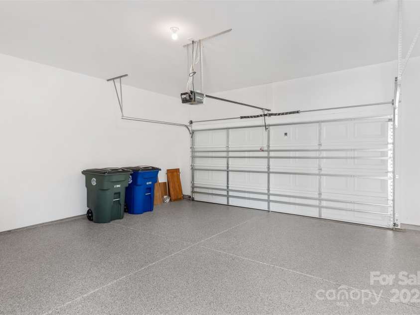 1801 Edgewater Drive, Conover, NC 28613.  MLS# CAR4278463, YatesRealty ID 29859. 