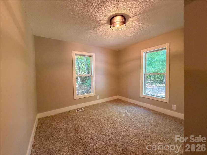 3910 Oakwood Circle, Iron Station, NC 28080.  MLS# CAR4378184, YatesRealty ID 29859. Bed 3