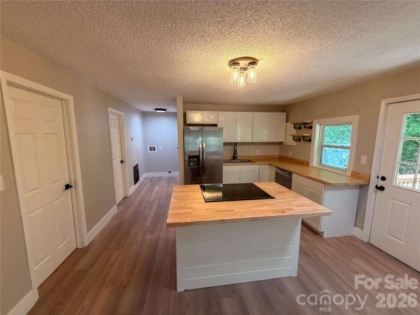 3910 Oakwood Circle, Iron Station, NC 28080.  MLS# CAR4378184, YatesRealty ID 29859. Kitchen
