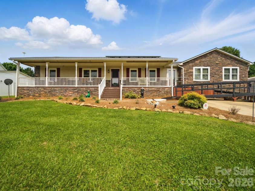 117 Pilots Ridge Drive, Bessemer City, NC 28016.  MLS# CAR4353869, YatesRealty ID 2986. 