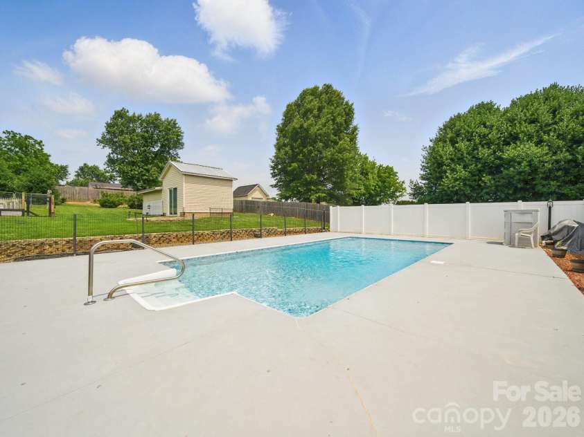 117 Pilots Ridge Drive, Bessemer City, NC 28016.  MLS# CAR4353869, YatesRealty ID 2986. 
