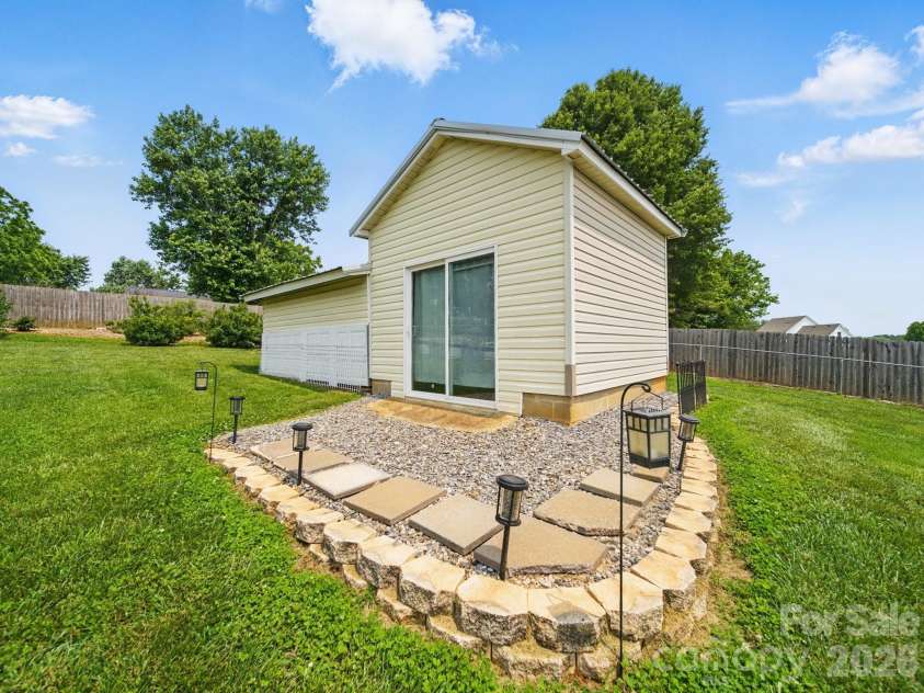 117 Pilots Ridge Drive, Bessemer City, NC 28016.  MLS# CAR4353869, YatesRealty ID 2986. 