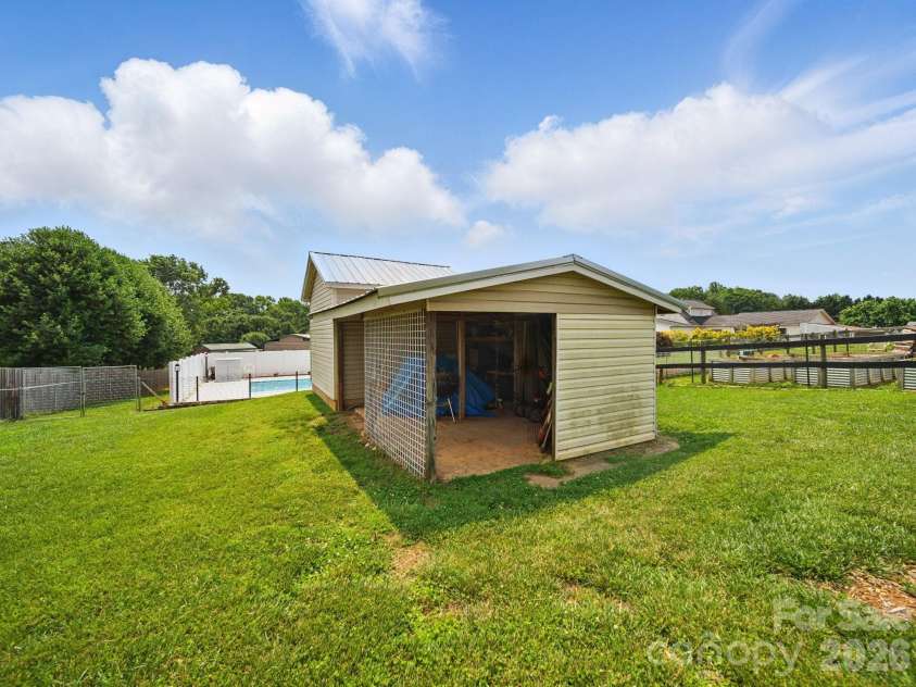 117 Pilots Ridge Drive, Bessemer City, NC 28016.  MLS# CAR4353869, YatesRealty ID 2986. 