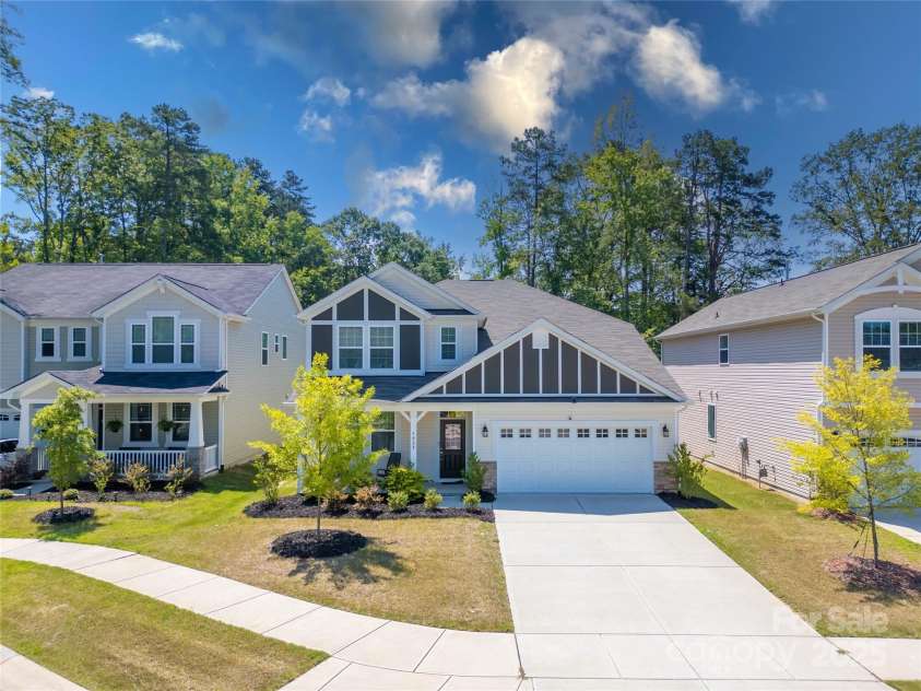5028 Colline Court, Charlotte, NC 28216.  MLS# CAR4221799, YatesRealty ID 2986. 