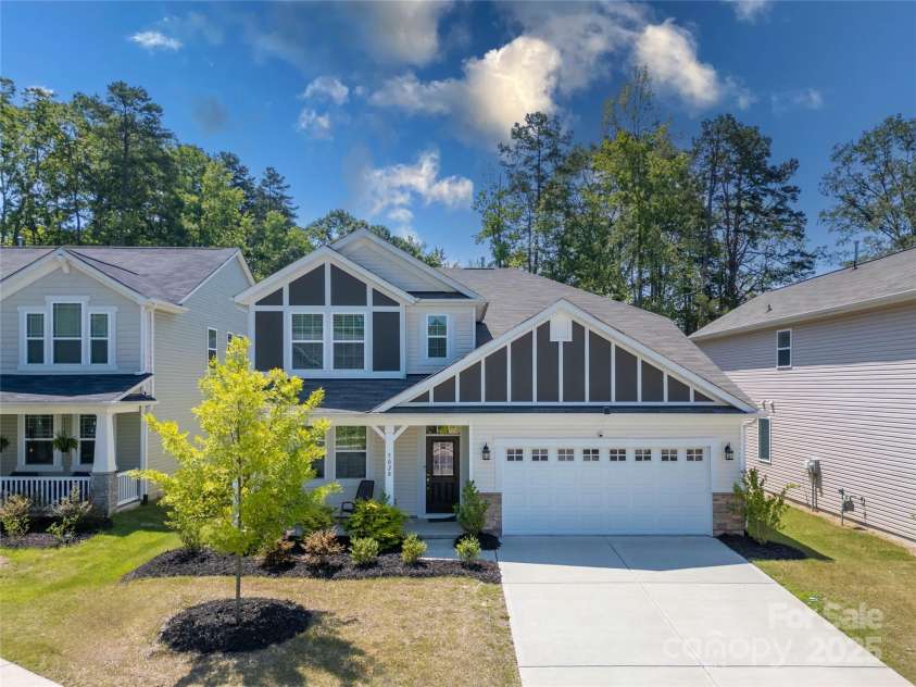 5028 Colline Court, Charlotte, NC 28216.  MLS# CAR4221799, YatesRealty ID 2986. 