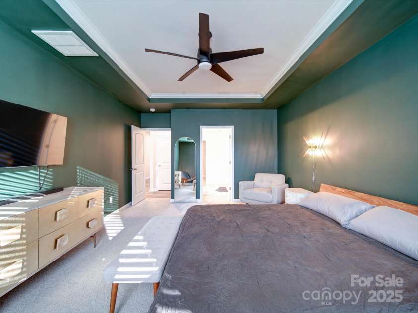5028 Colline Court, Charlotte, NC 28216.  MLS# CAR4221799, YatesRealty ID 2986. Primary