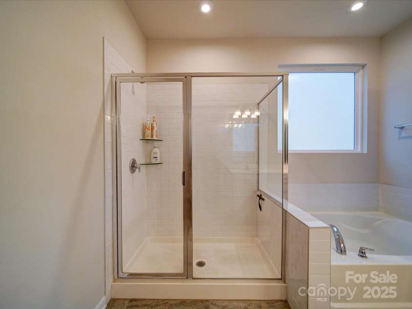 5028 Colline Court, Charlotte, NC 28216.  MLS# CAR4221799, YatesRealty ID 2986. Primary Bath