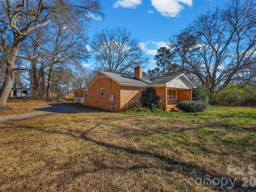 5323 New Hope Road, Belmont, NC 28012.  MLS# CAR4338697, YatesRealty ID 2986. 