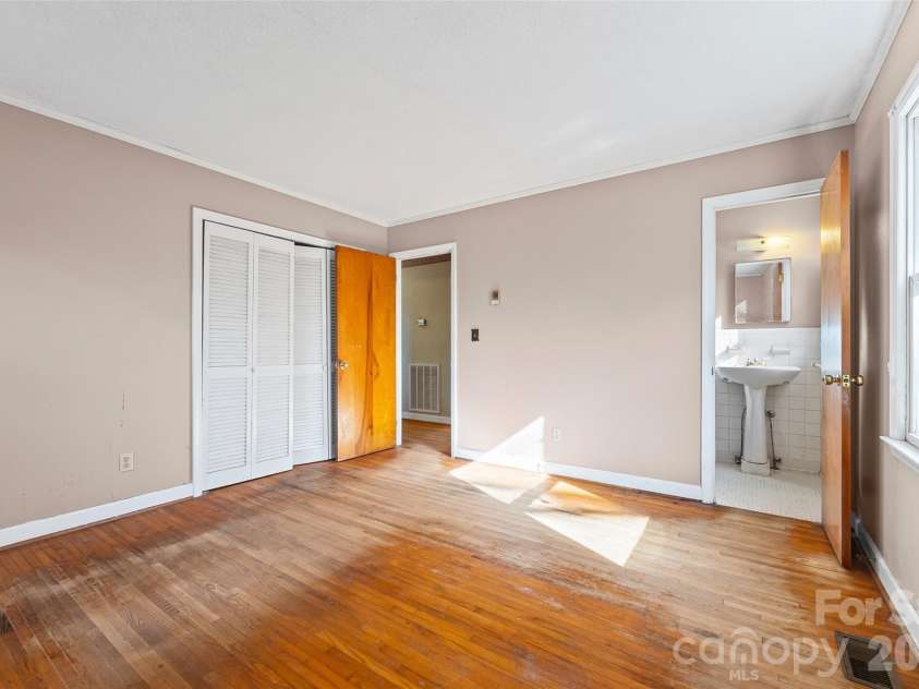 5323 New Hope Road, Belmont, NC 28012.  MLS# CAR4338697, YatesRealty ID 2986. 