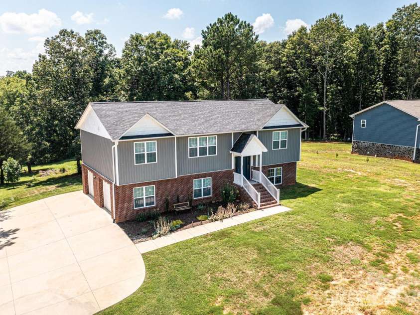 6091 Isaiah Court, Hickory, NC 28601.  MLS# CAR4286464, YatesRealty ID 29861. 