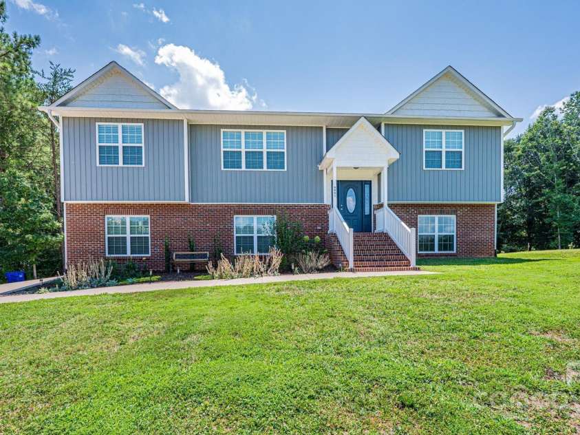 6091 Isaiah Court, Hickory, NC 28601.  MLS# CAR4286464, YatesRealty ID 29861. 