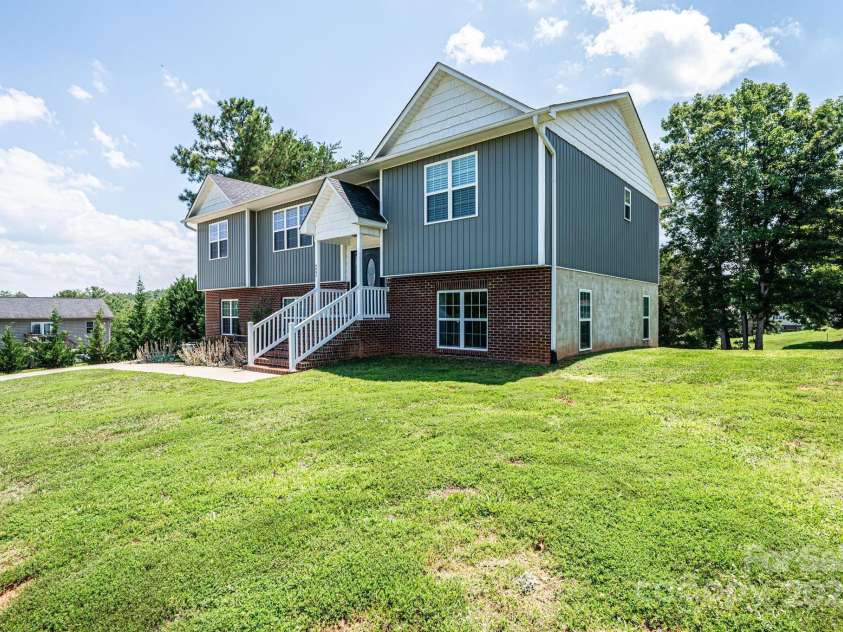 6091 Isaiah Court, Hickory, NC 28601.  MLS# CAR4286464, YatesRealty ID 29861. 