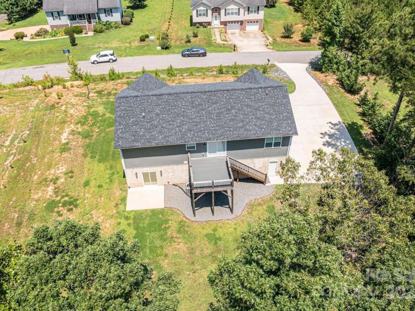 6091 Isaiah Court, Hickory, NC 28601.  MLS# CAR4286464, YatesRealty ID 29861. 