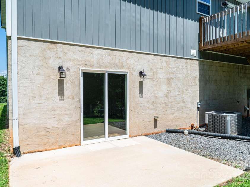 6091 Isaiah Court, Hickory, NC 28601.  MLS# CAR4286464, YatesRealty ID 29861. 