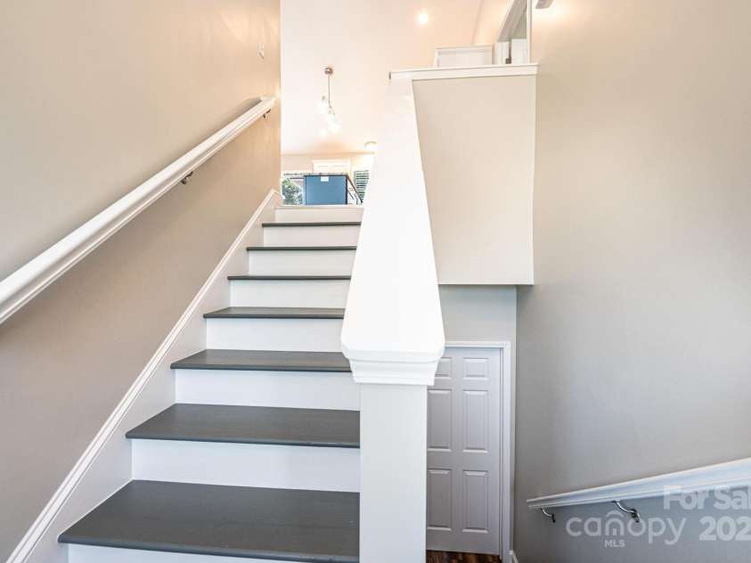 6091 Isaiah Court, Hickory, NC 28601.  MLS# CAR4286464, YatesRealty ID 29861. 