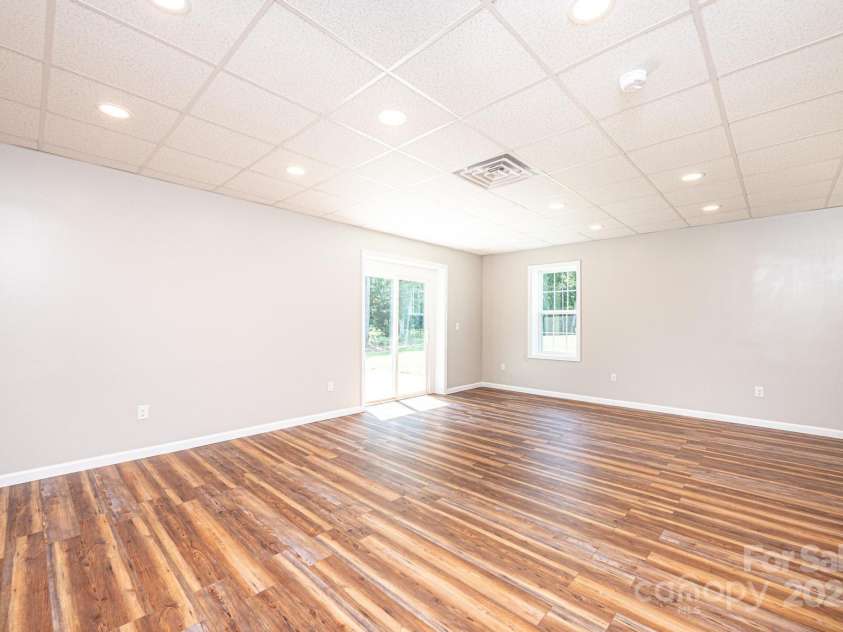 6091 Isaiah Court, Hickory, NC 28601.  MLS# CAR4286464, YatesRealty ID 29861. 