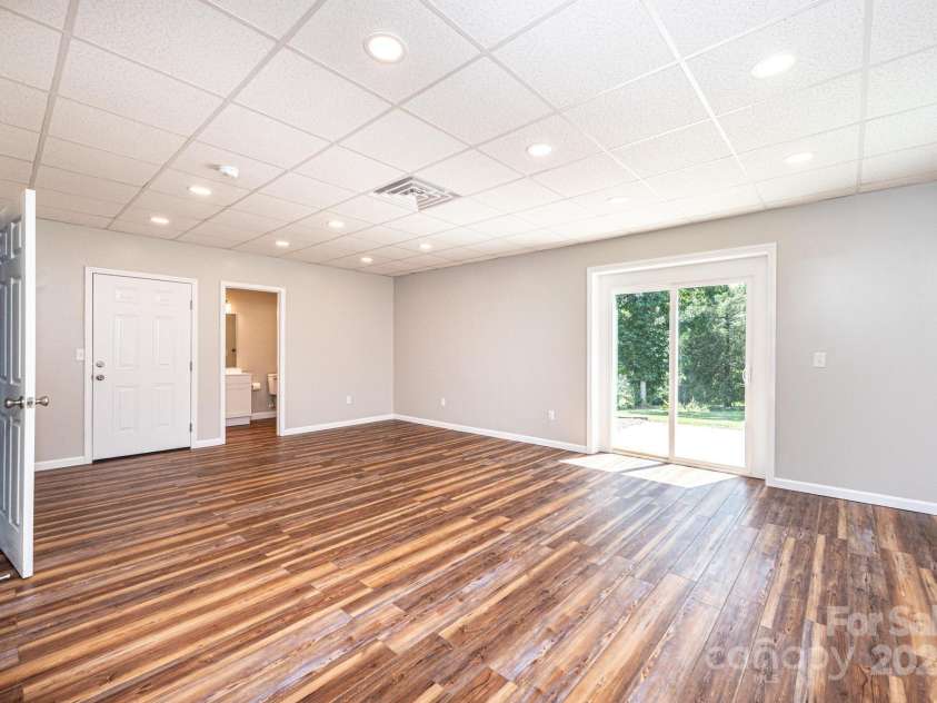 6091 Isaiah Court, Hickory, NC 28601.  MLS# CAR4286464, YatesRealty ID 29861. 