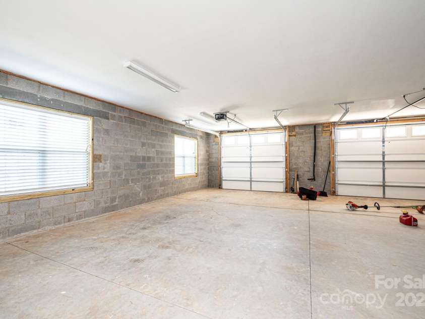 6091 Isaiah Court, Hickory, NC 28601.  MLS# CAR4286464, YatesRealty ID 29861. 