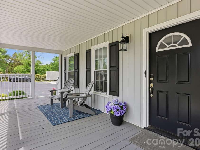 12109 Eastfield Road, Huntersville, NC 28078.  MLS# CAR4383207, YatesRealty ID 29862. Covered Front Porch
