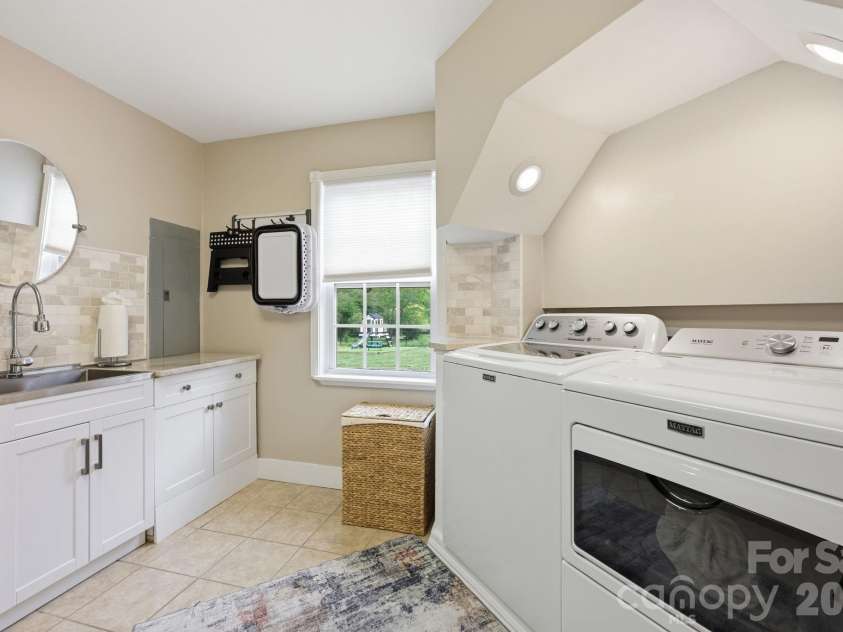 12109 Eastfield Road, Huntersville, NC 28078.  MLS# CAR4383207, YatesRealty ID 29862. Laundry Room