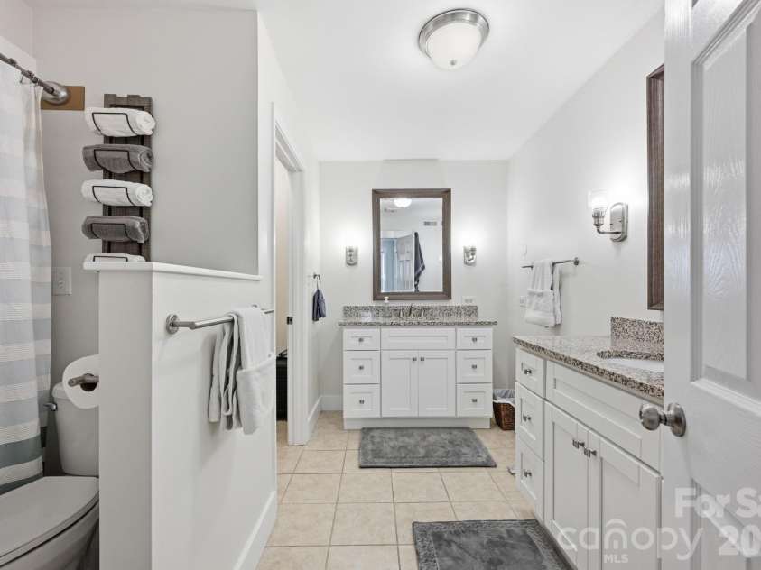 12109 Eastfield Road, Huntersville, NC 28078.  MLS# CAR4383207, YatesRealty ID 29862. Primary Bath