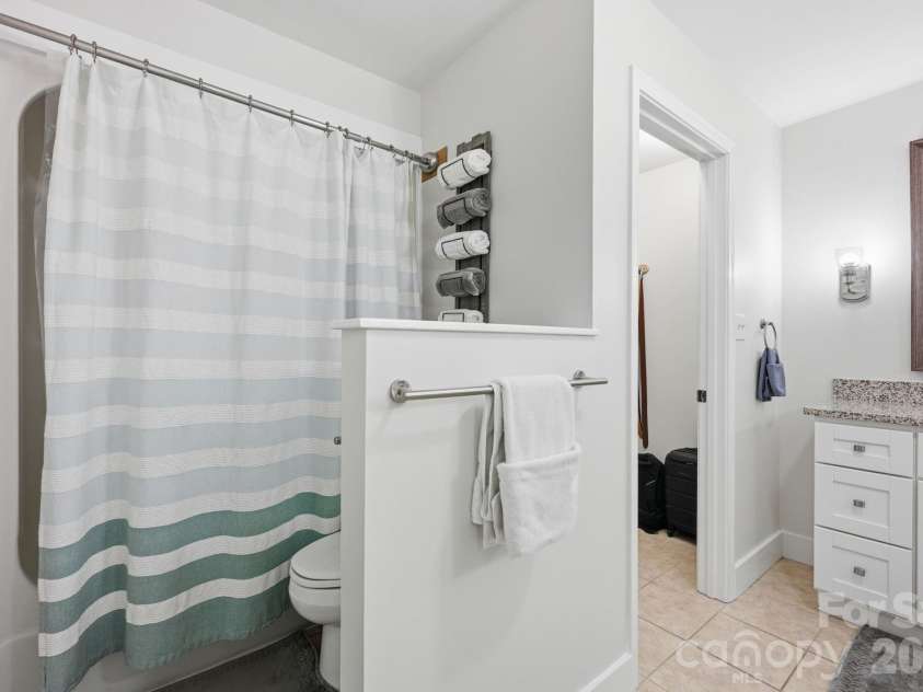 12109 Eastfield Road, Huntersville, NC 28078.  MLS# CAR4383207, YatesRealty ID 29862. Primary Bath
