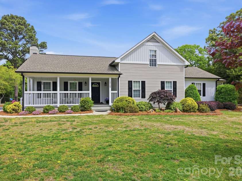 12109 Eastfield Road, Huntersville, NC 28078.  MLS# CAR4383207, YatesRealty ID 29862. Welcome Home