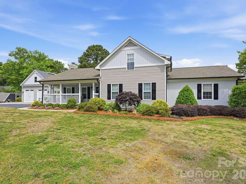 12109 Eastfield Road, Huntersville, NC 28078.  MLS# CAR4383207, YatesRealty ID 29862. Welcome Home