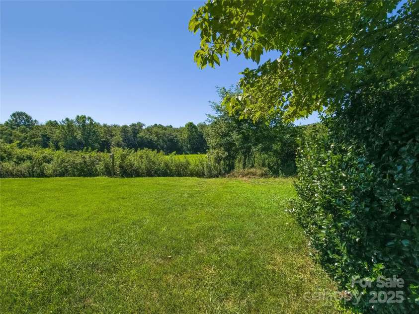 448 Riverwind Drive, Hendersonville, NC 28739.  MLS# CAR4288239, YatesRealty ID 29862. 