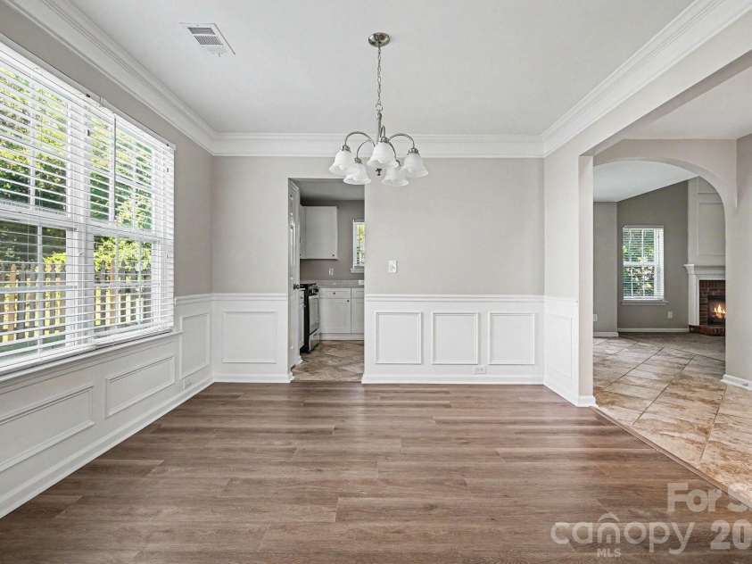7824 Belchester Circle, Charlotte, NC 28215.  MLS# CAR4385044, YatesRealty ID 29866. 