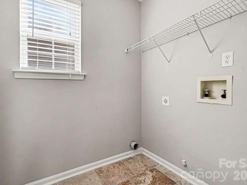 7824 Belchester Circle, Charlotte, NC 28215.  MLS# CAR4385044, YatesRealty ID 29866. 