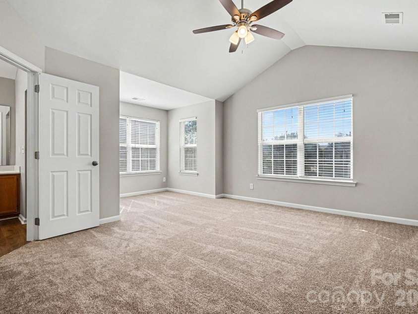 7824 Belchester Circle, Charlotte, NC 28215.  MLS# CAR4385044, YatesRealty ID 29866. 