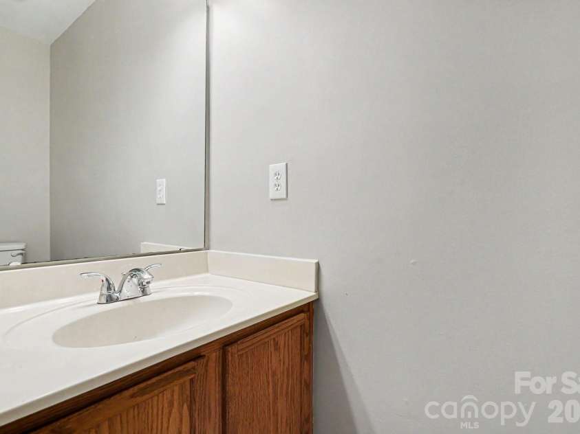 7824 Belchester Circle, Charlotte, NC 28215.  MLS# CAR4385044, YatesRealty ID 29866. 
