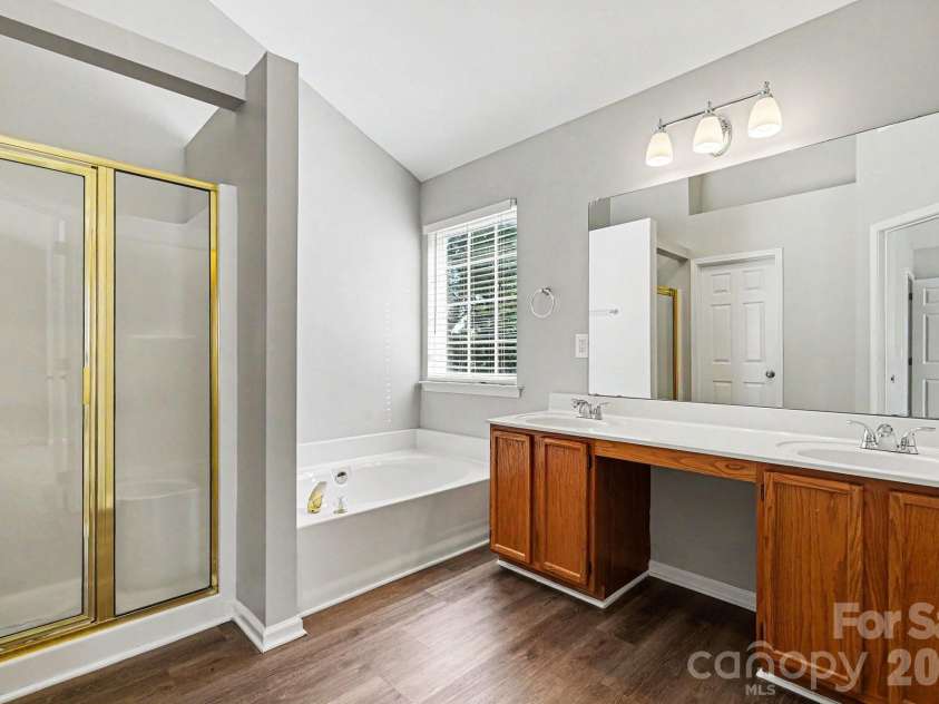 7824 Belchester Circle, Charlotte, NC 28215.  MLS# CAR4385044, YatesRealty ID 29866. 
