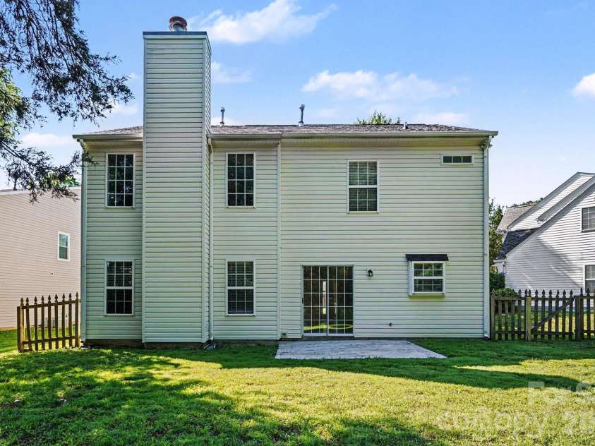 7824 Belchester Circle, Charlotte, NC 28215.  MLS# CAR4385044, YatesRealty ID 29866. 