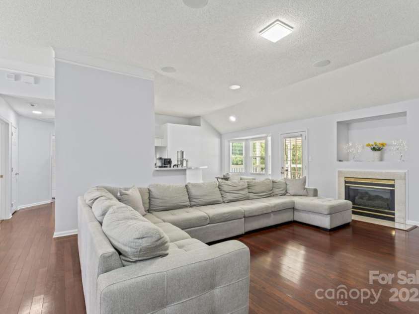 8901 Woodland Park Lane, Charlotte, NC 28214.  MLS# CAR4278518, YatesRealty ID 29866. 