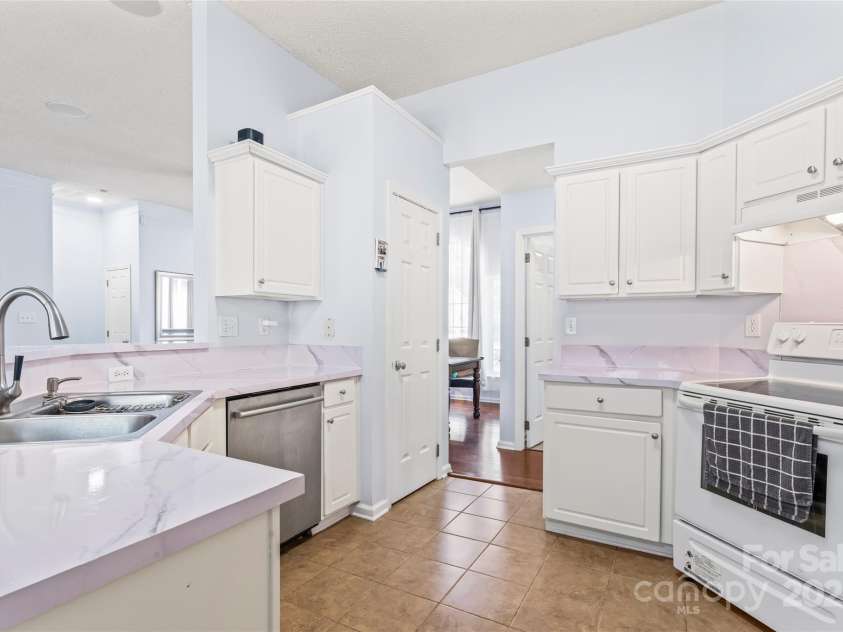 8901 Woodland Park Lane, Charlotte, NC 28214.  MLS# CAR4278518, YatesRealty ID 29866. 