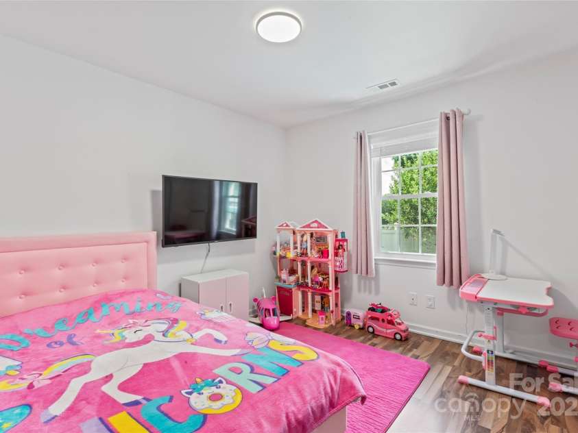 8901 Woodland Park Lane, Charlotte, NC 28214.  MLS# CAR4278518, YatesRealty ID 29866. 