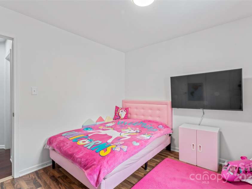 8901 Woodland Park Lane, Charlotte, NC 28214.  MLS# CAR4278518, YatesRealty ID 29866. 